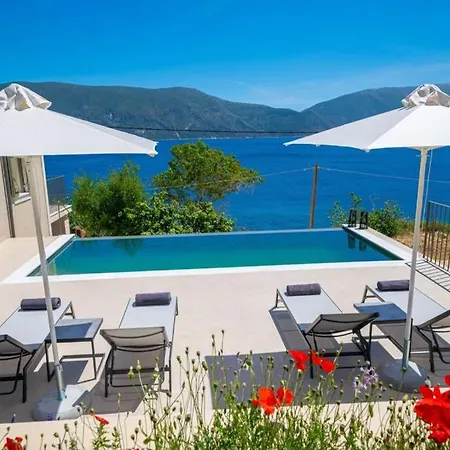 فيلة Luxury Seafront Liberty With Pool In *