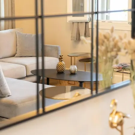 فيلة Luxury Seafront Liberty With Pool In *