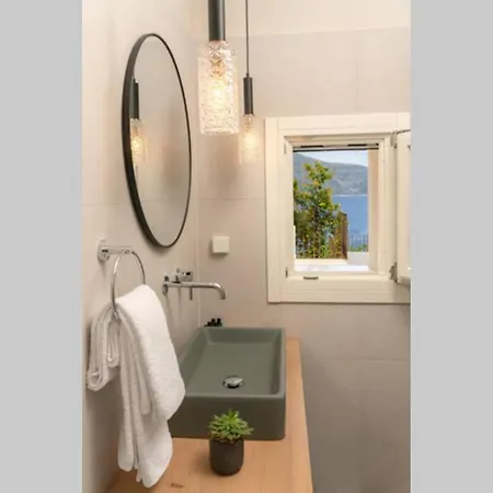 Willa Luxury Seafront Liberty With Pool In *