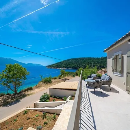 فيلة Luxury Seafront Liberty With Pool In