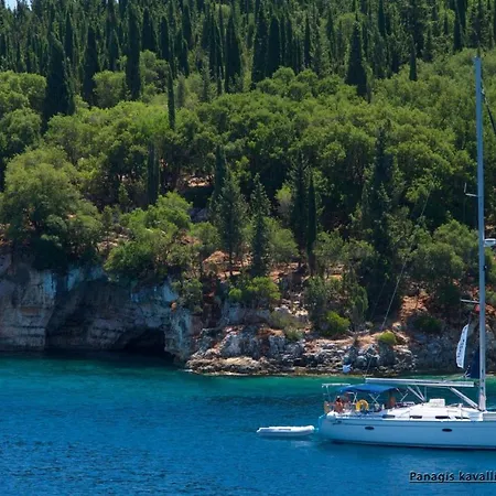 Luxury Seafront Liberty With Pool In Willa