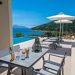 Luxury Seafront Liberty With Pool In فيلة *