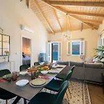 Willa Luxury Seafront Liberty With Pool In *