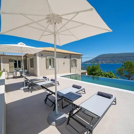 Βίλα Luxury Seafront Liberty With Pool In