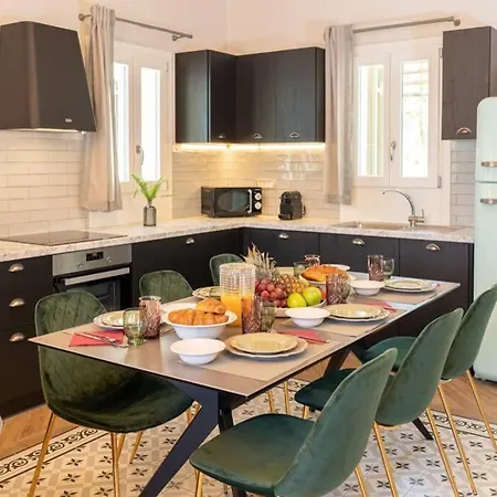 Luxury Seafront Liberty With Pool In *