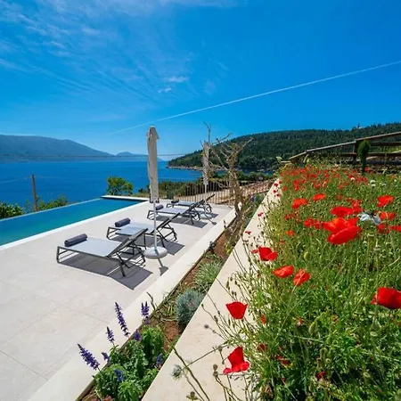 Βίλα Luxury Seafront Liberty With Pool In Φισκάρδο