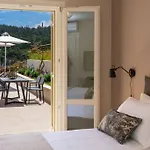Luxury Seafront Liberty With Pool In Vila Fiskardo