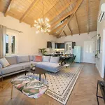 Vila Luxury Seafront Liberty With Pool In