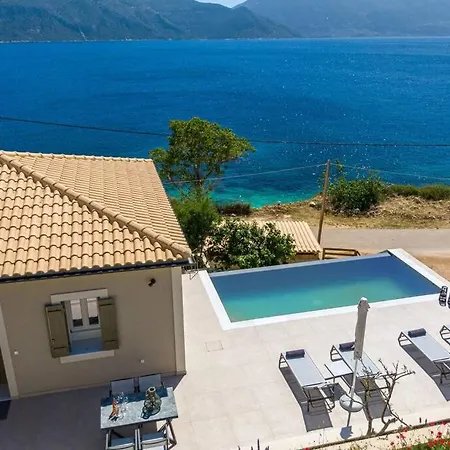 Luxury Seafront Liberty With Pool In Vila *