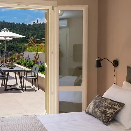 Luxury Seafront Liberty With Pool In Vila Fiskardo